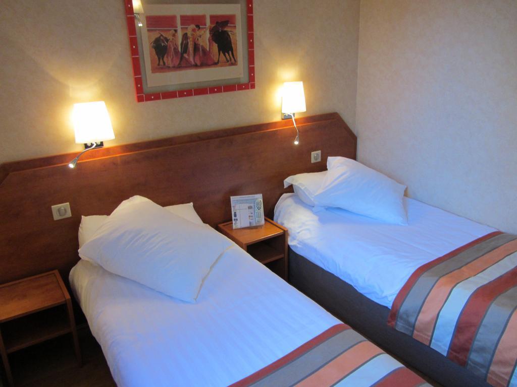 Kyriad Nimes Ouest A9 Екстер'єр фото