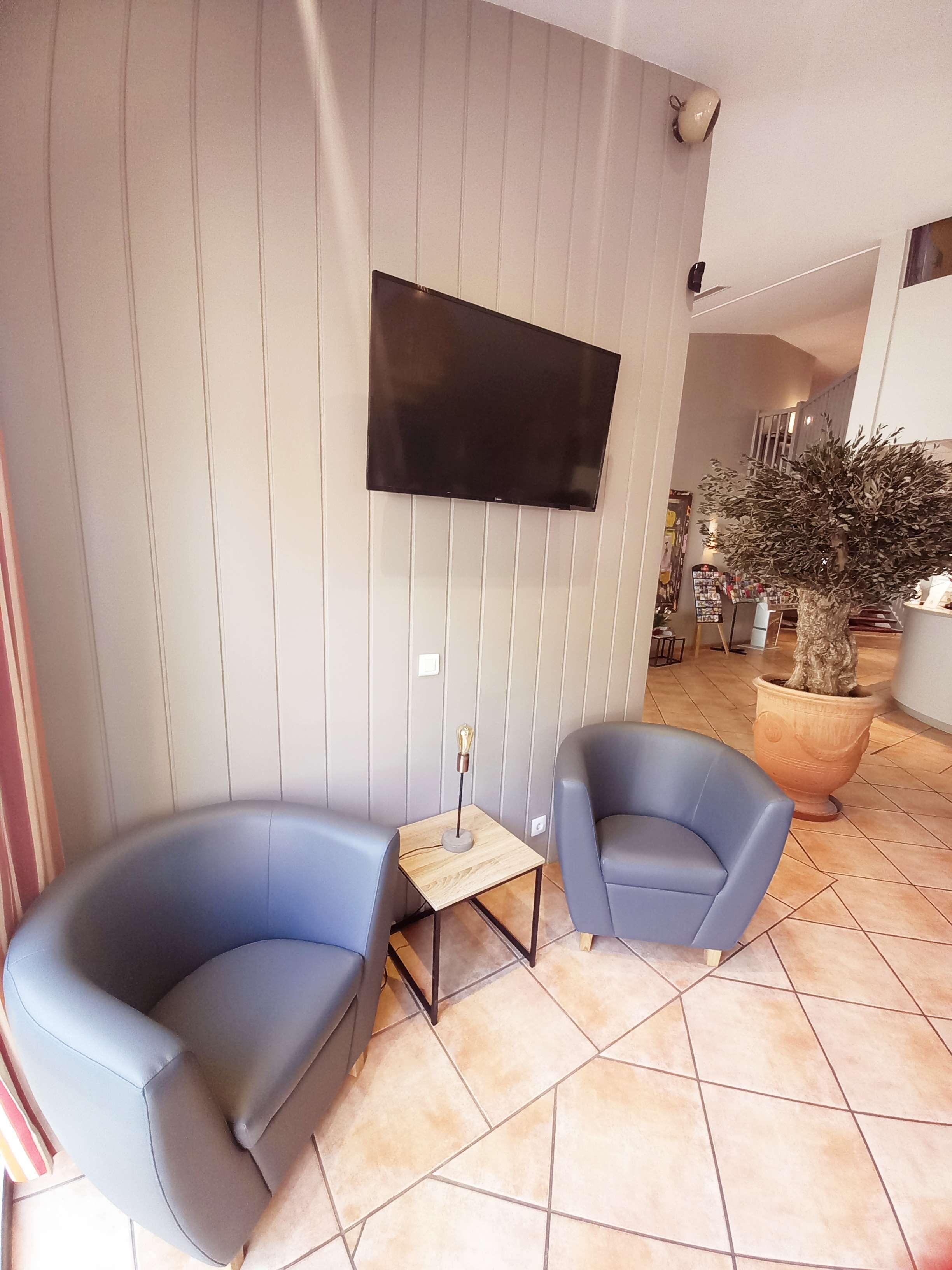 Kyriad Nimes Ouest A9 Екстер'єр фото