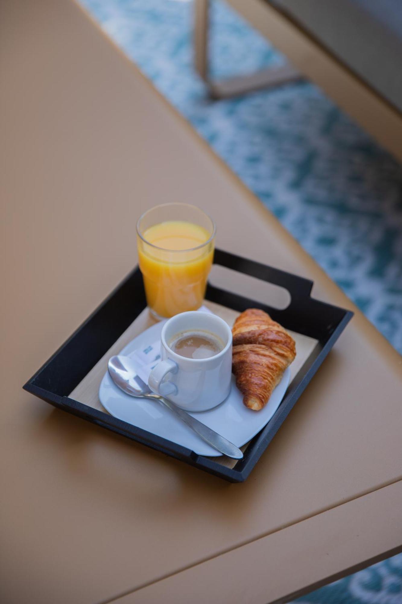 Kyriad Nimes Ouest A9 Екстер'єр фото