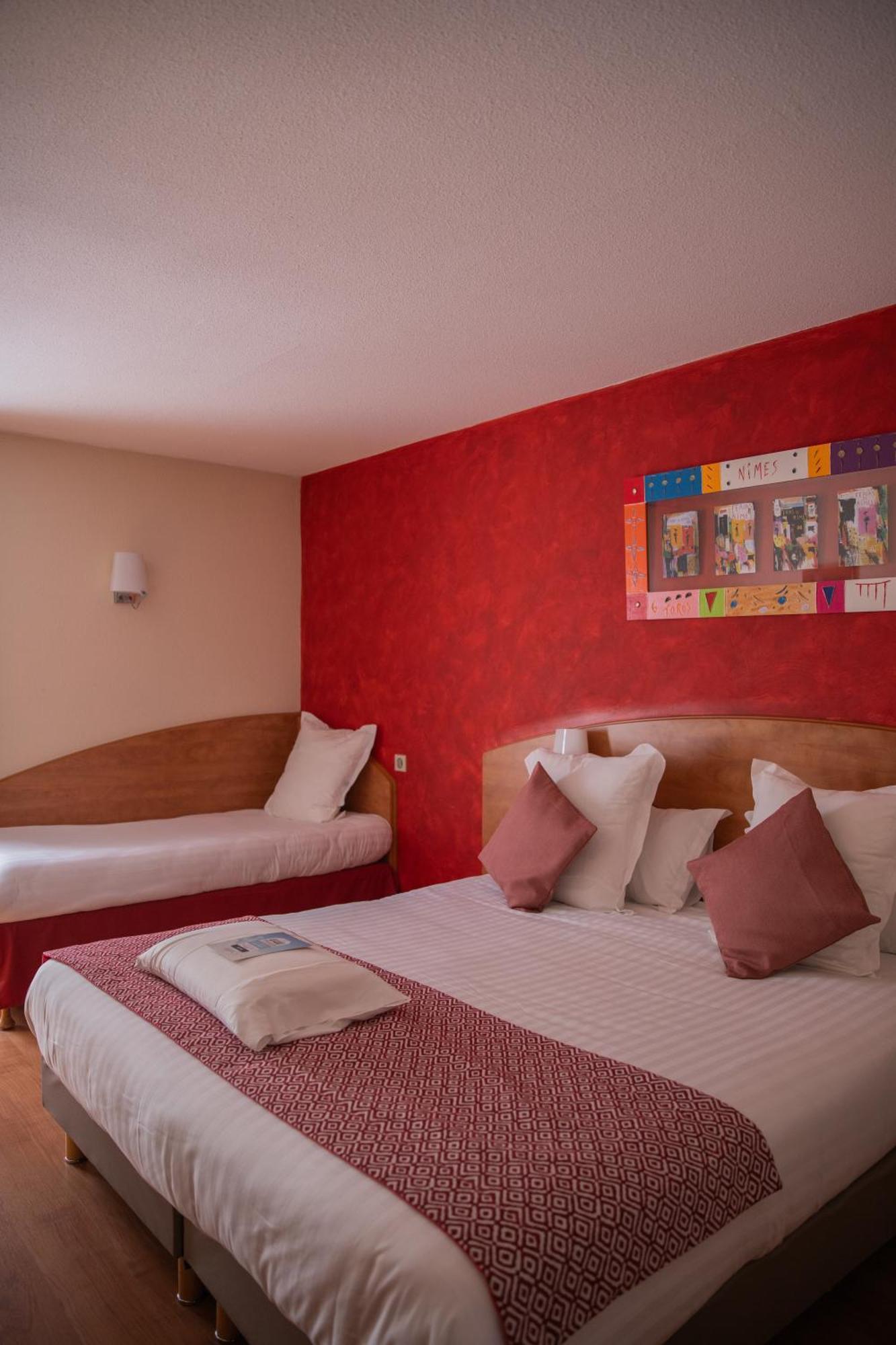 Kyriad Nimes Ouest A9 Екстер'єр фото