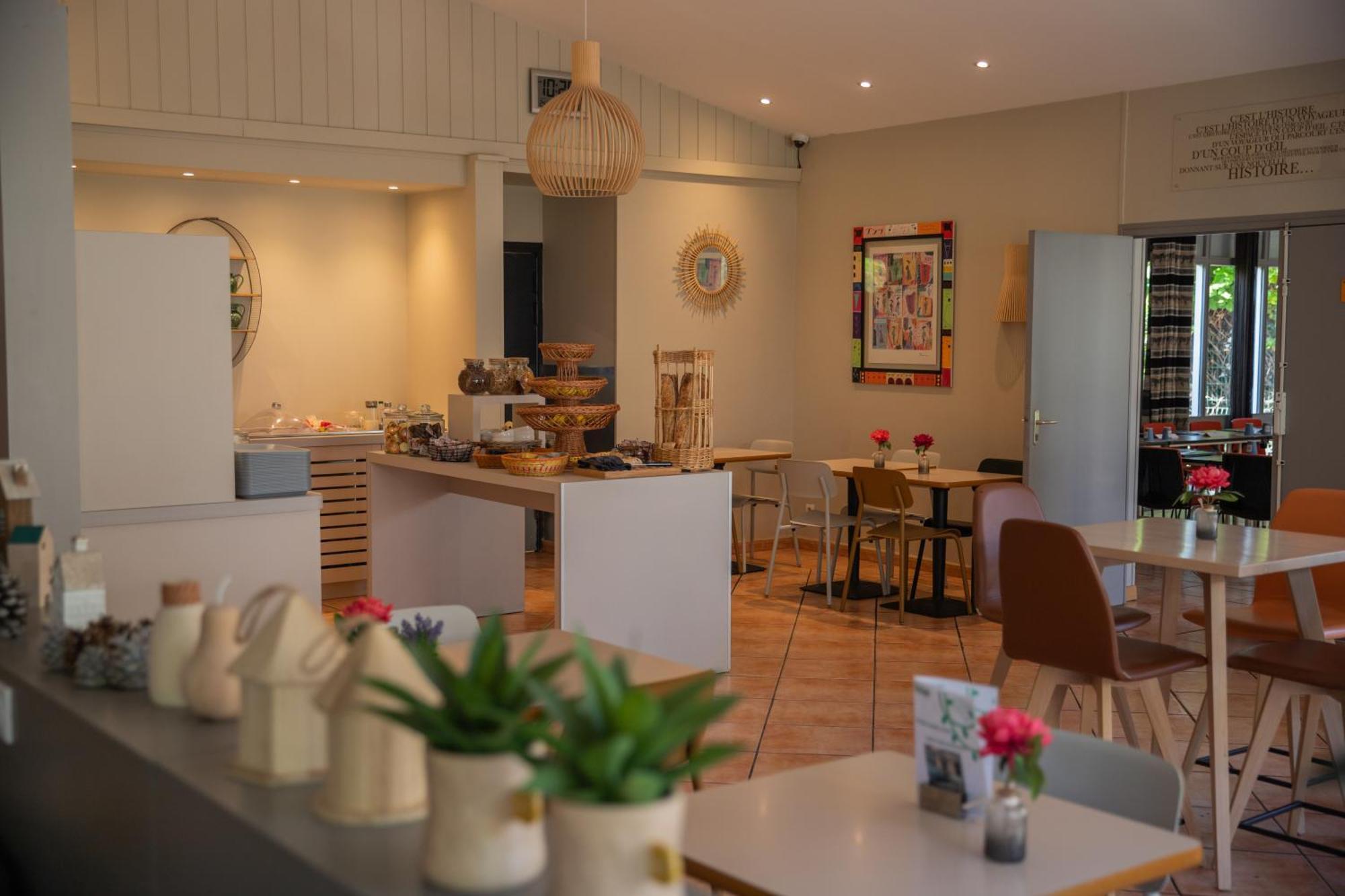 Kyriad Nimes Ouest A9 Екстер'єр фото