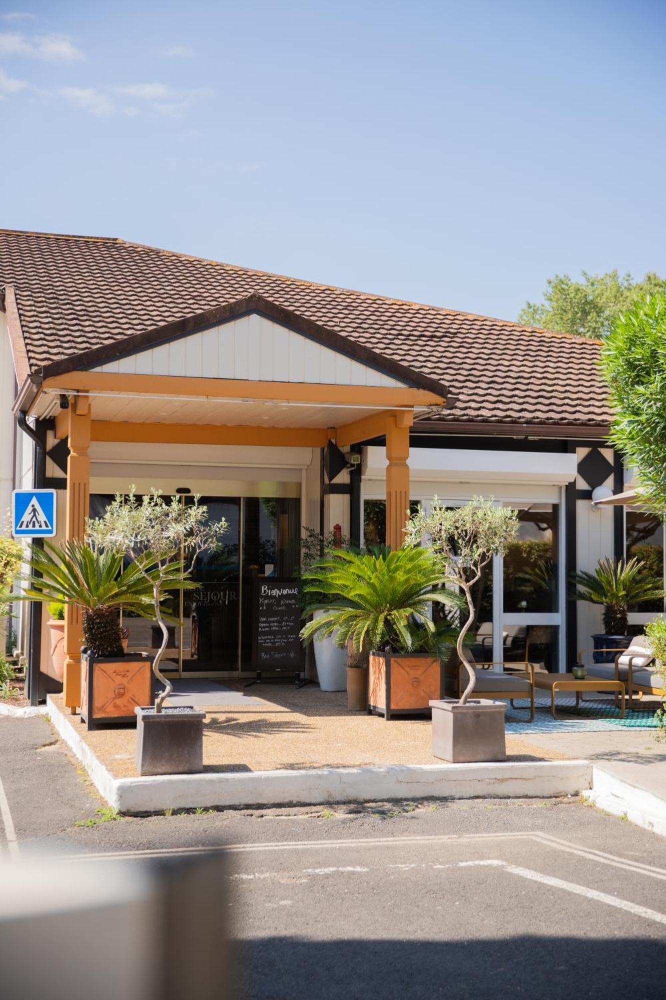 Kyriad Nimes Ouest A9 Екстер'єр фото