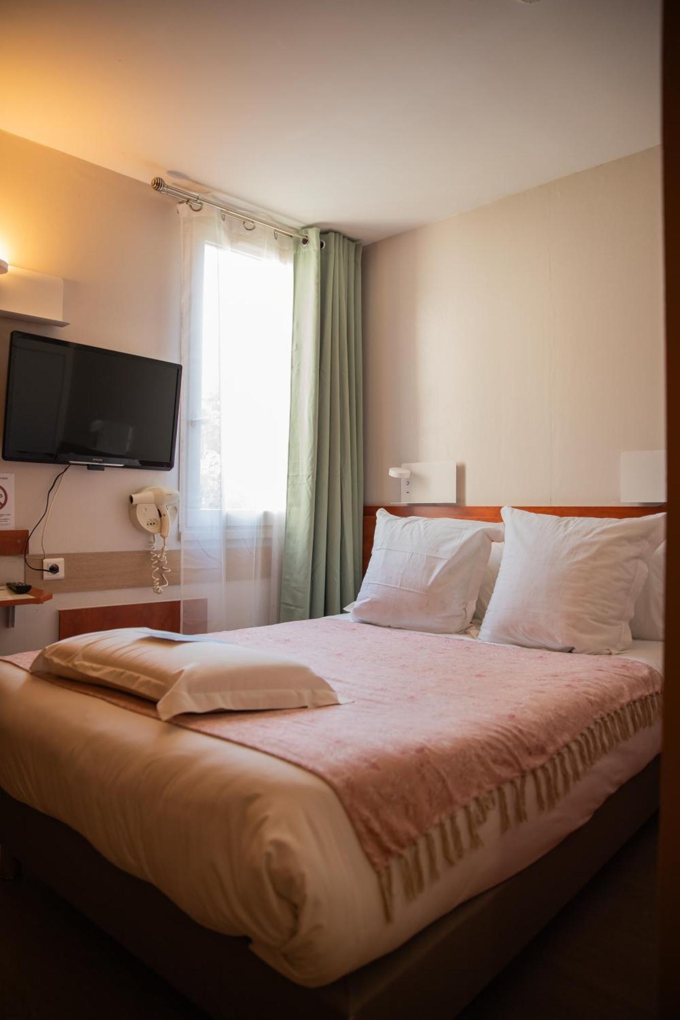Kyriad Nimes Ouest A9 Екстер'єр фото