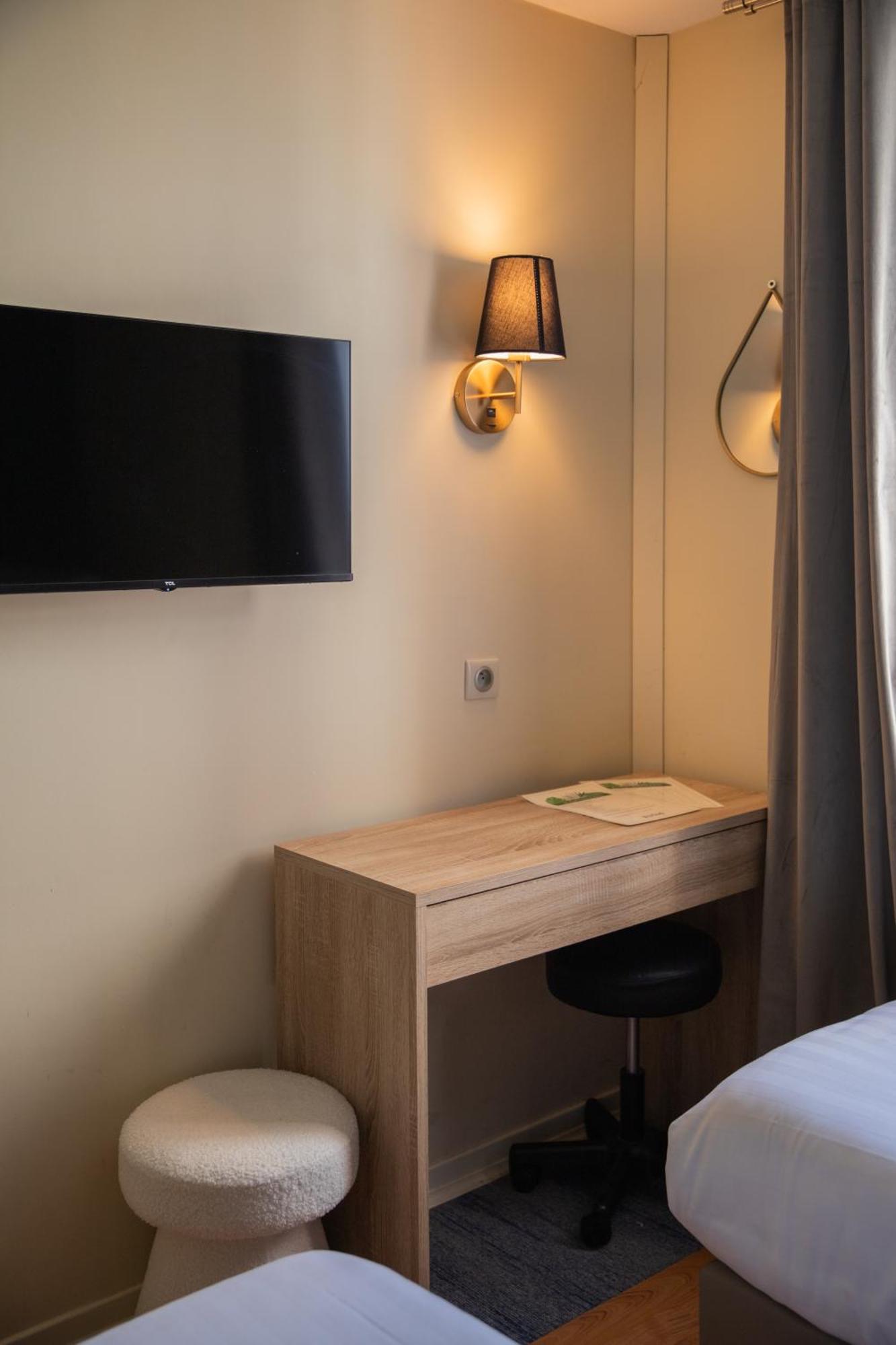 Kyriad Nimes Ouest A9 Екстер'єр фото