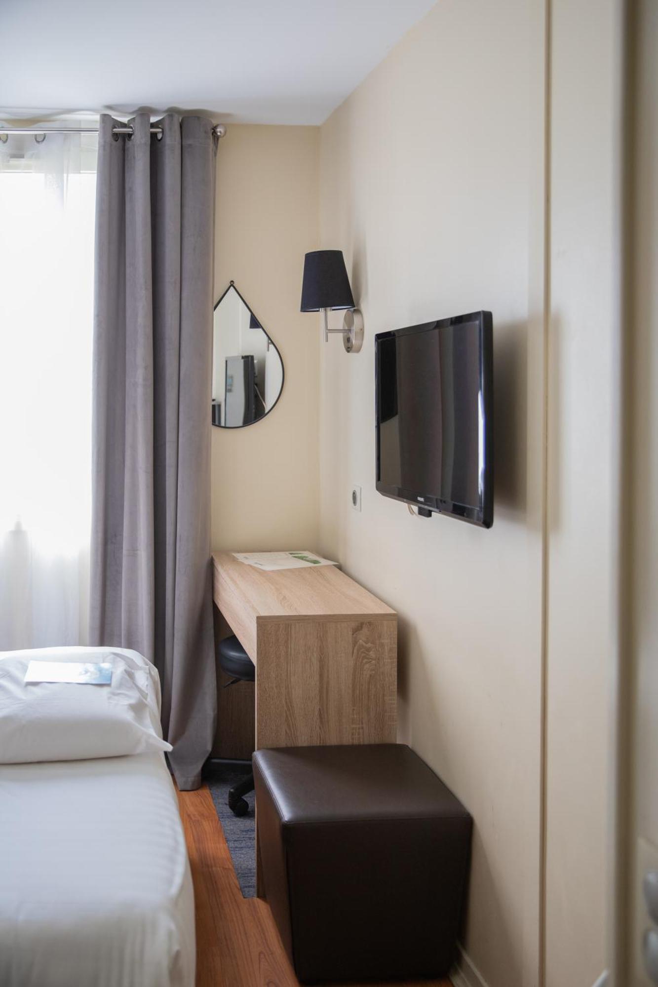 Kyriad Nimes Ouest A9 Екстер'єр фото